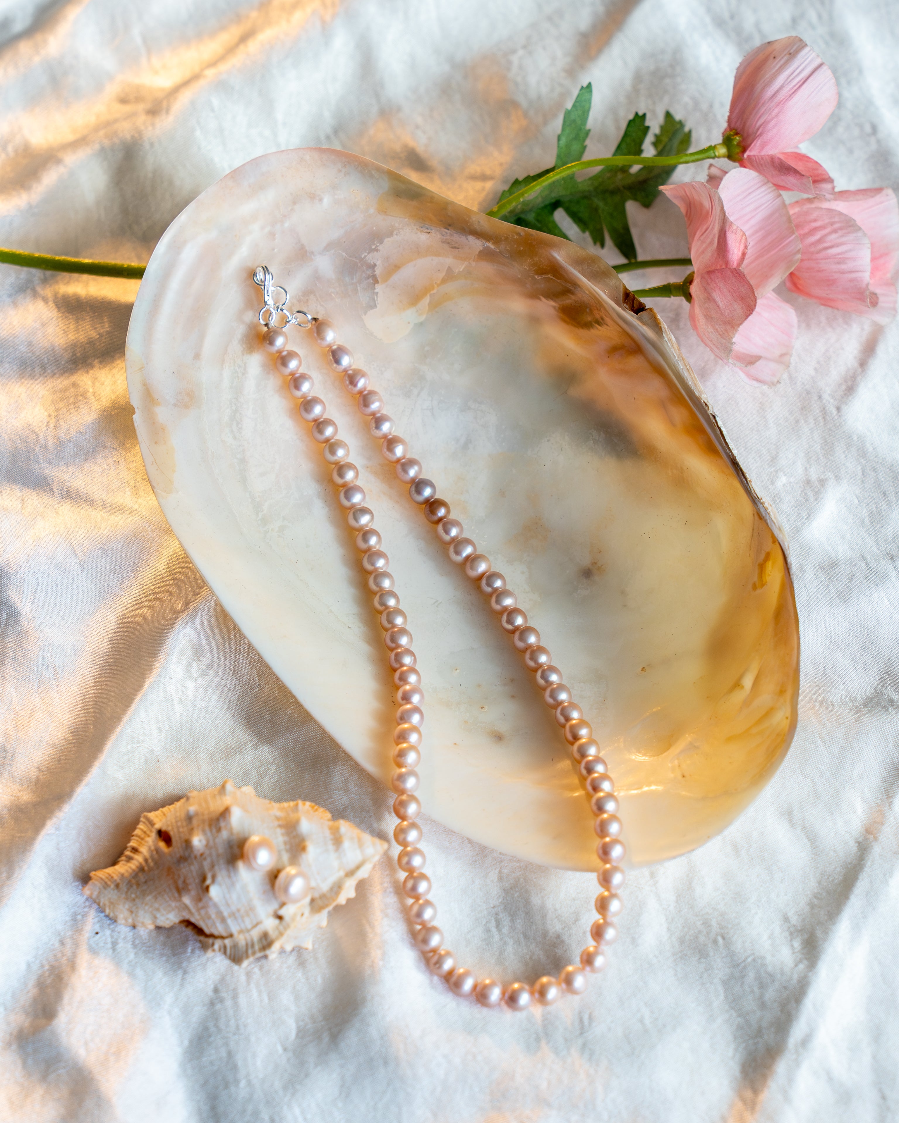 Vaasvi Blush Pearl set